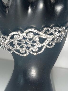Silver Crystal Filigree Hand Palm Cuff Bracelet - Elegant Women's Jewelry